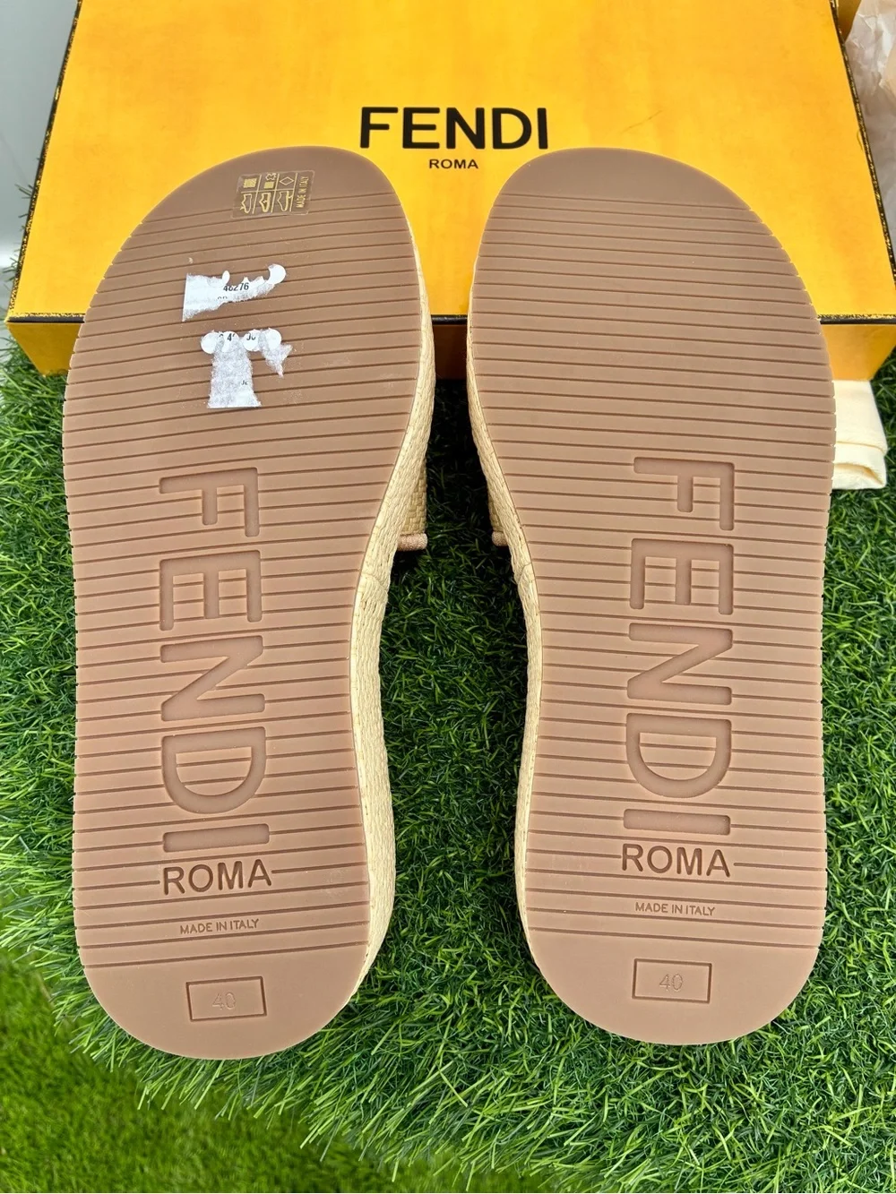 FENDI SUNSHINE NATURAL RAFFIA PLATFORM SLIDE SANDALS EMBROIDERED LOGO SZ 40 NEW